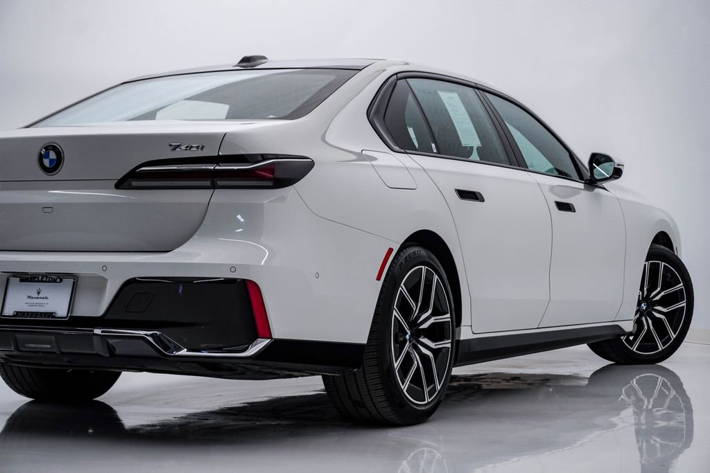 Used 2025 BMW 740i xDrive image 10