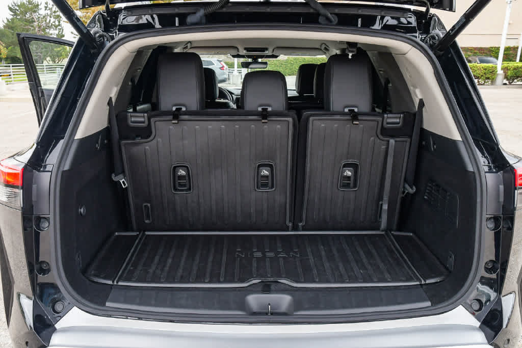 Used 2023 Nissan Pathfinder SL w/ Cargo Package FWD image 29