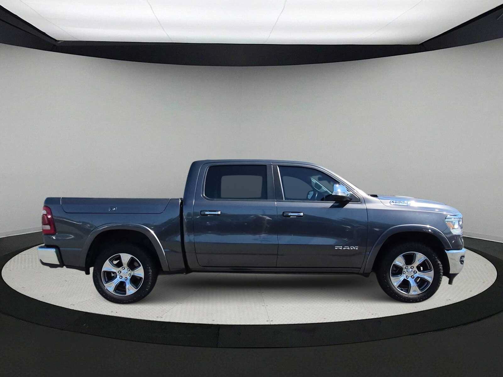 Used 2022 RAM 1500 Laramie AWD/4WD image 9