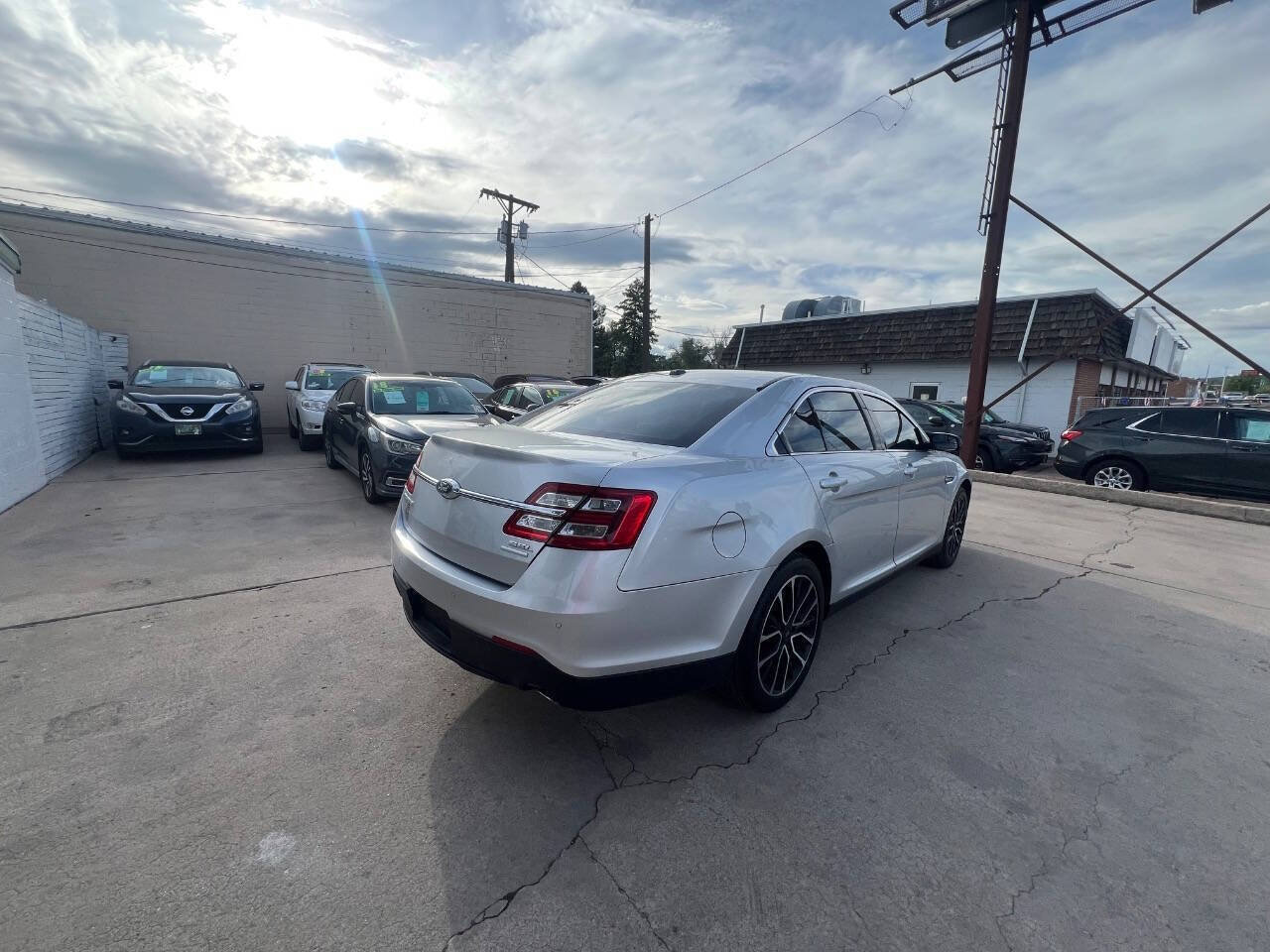 Used 2018 Ford Taurus SEL w/ Equipment Group 201A FWD image 6
