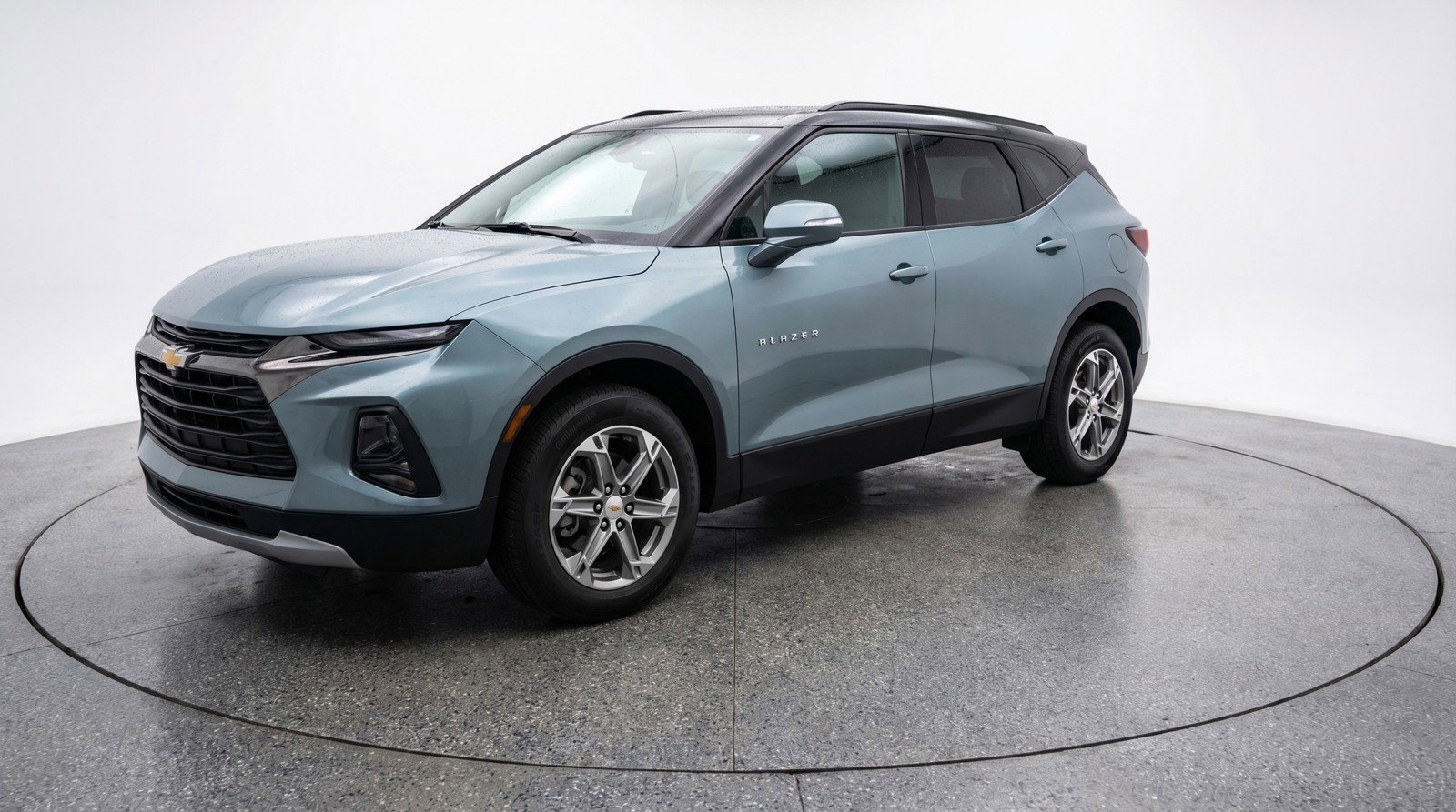 Used 2025 Chevrolet Blazer LT FWD image 3