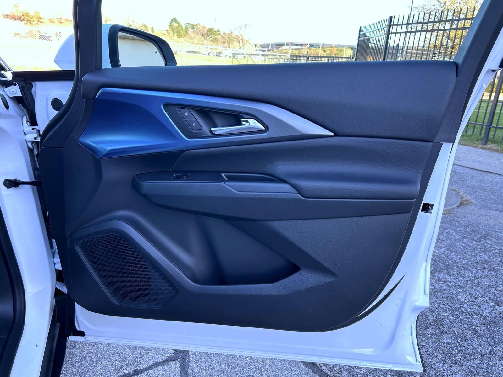 New 2026 Chevrolet Equinox EV LT image 15