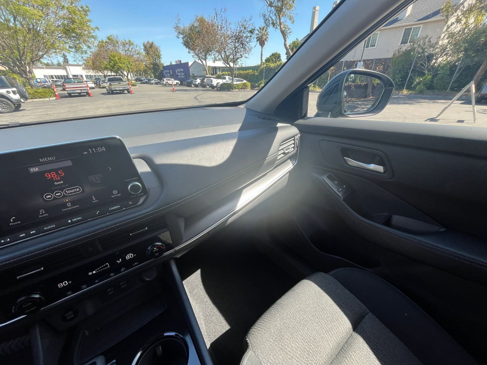 Used 2025 Nissan Rogue SV image 37