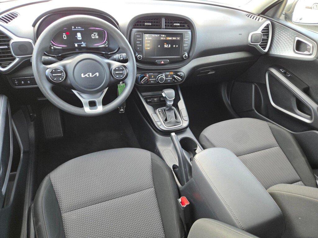 Used 2024 Kia Soul LX w/ Option Group 015 FWD image 16