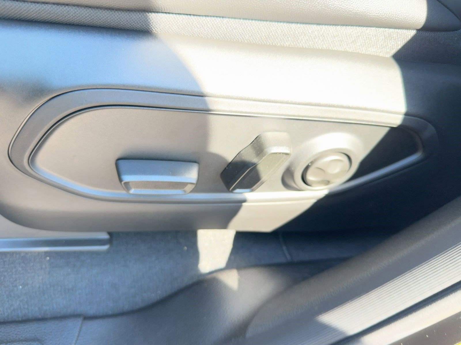 New 2025 Jeep Grand Cherokee Altitude image 13