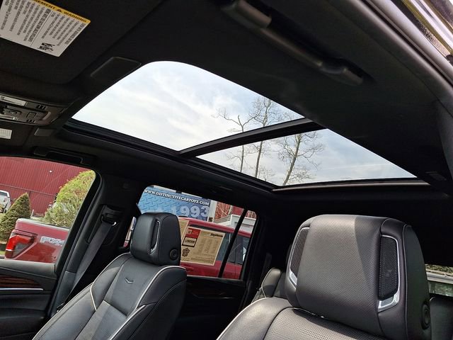 Used 2023 Cadillac Escalade ESV Premium Luxury AWD/4WD image 18