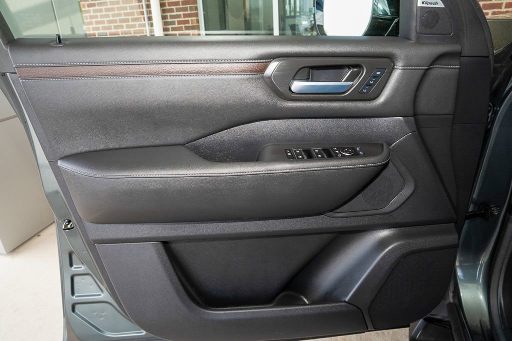 Used 2025 Nissan Armada SL w/ Captain's Chari Seat Package AWD/4WD image 15