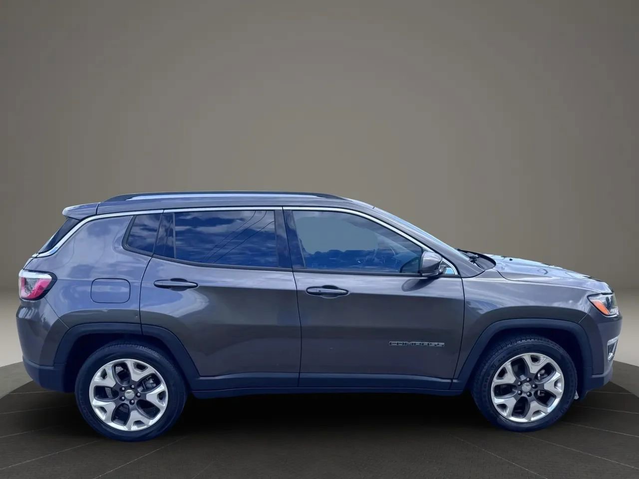 Used 2020 Jeep Compass Limited FWD image 3