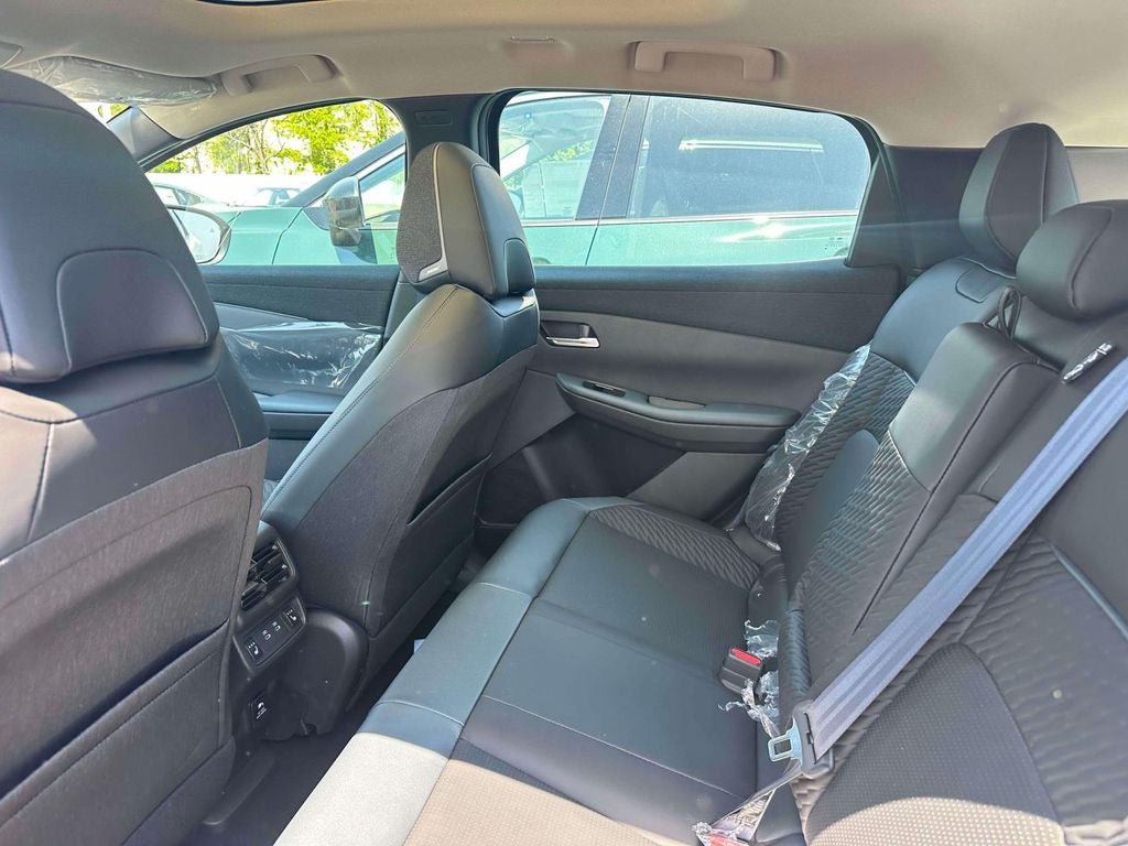 New 2026 Nissan Leaf Platinum+ w/ Illuminated Package FWD image 10