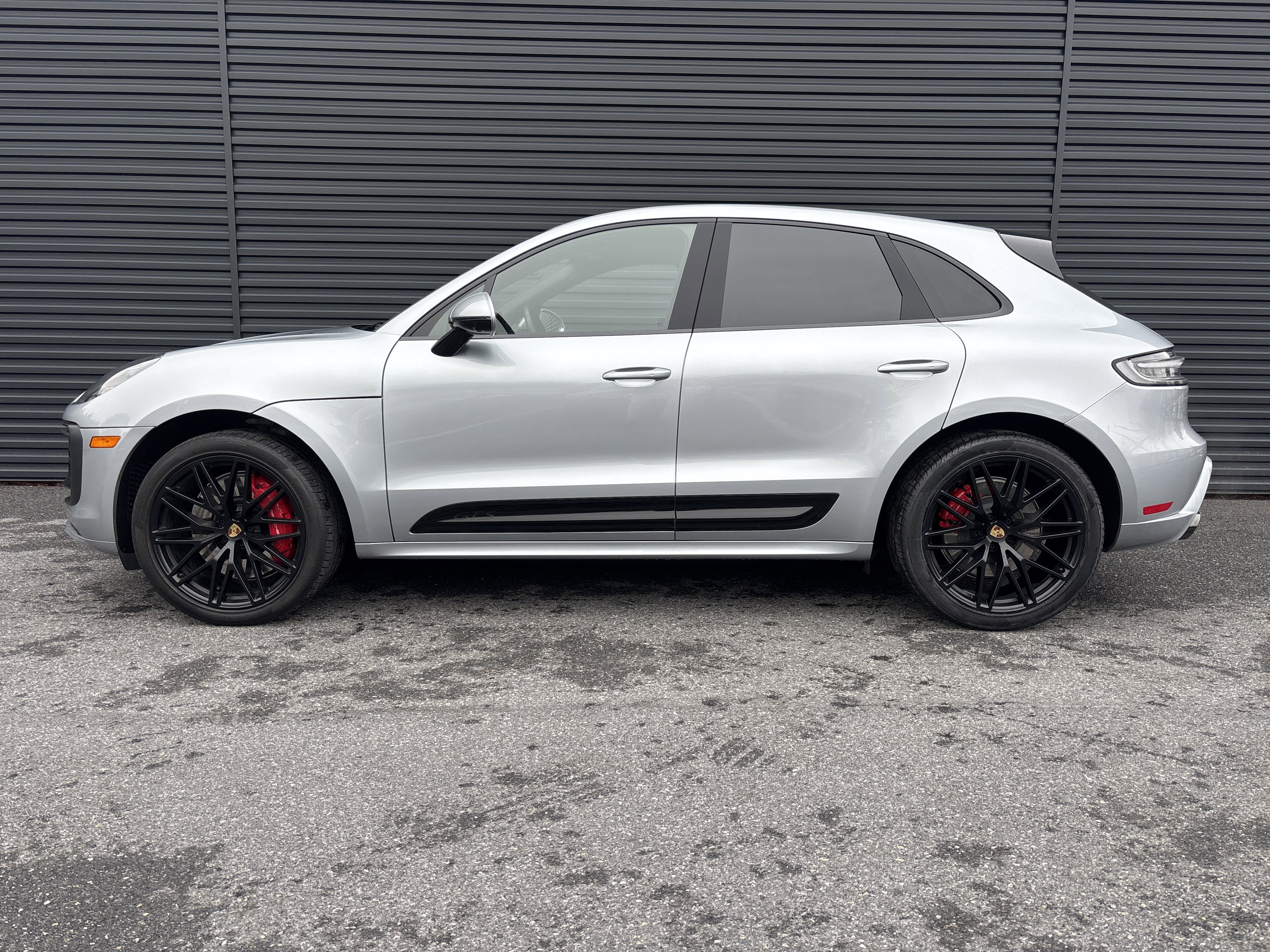 Used 2025 Porsche Macan GTS image 2