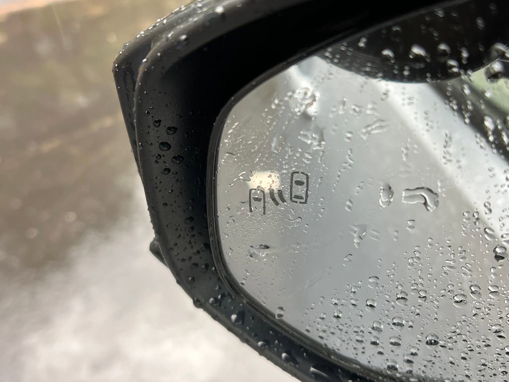 Used 2025 Toyota Prius LE FWD image 26