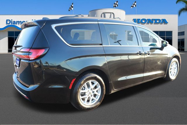 Used 2022 Chrysler Pacifica Touring-L image 7