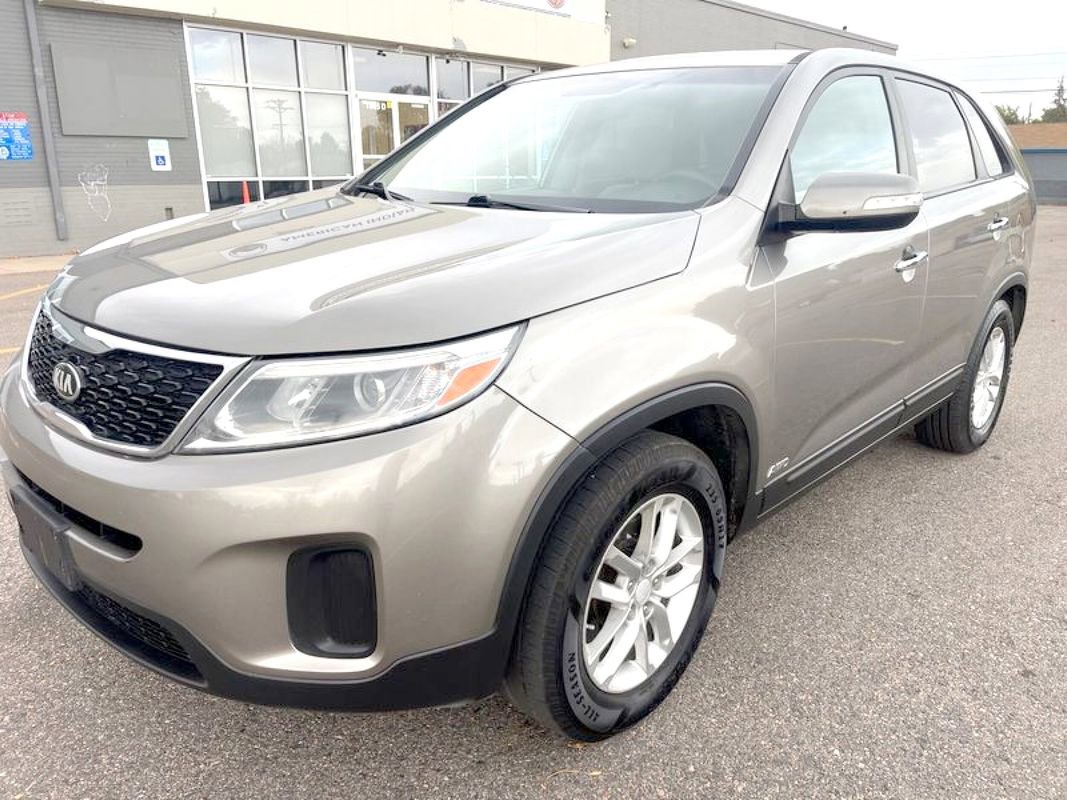 Used 2015 Kia Sorento LX image 3