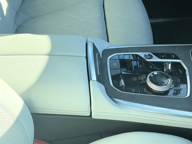 Used 2024 BMW X7 xDrive40i w/ Premium Package image 6