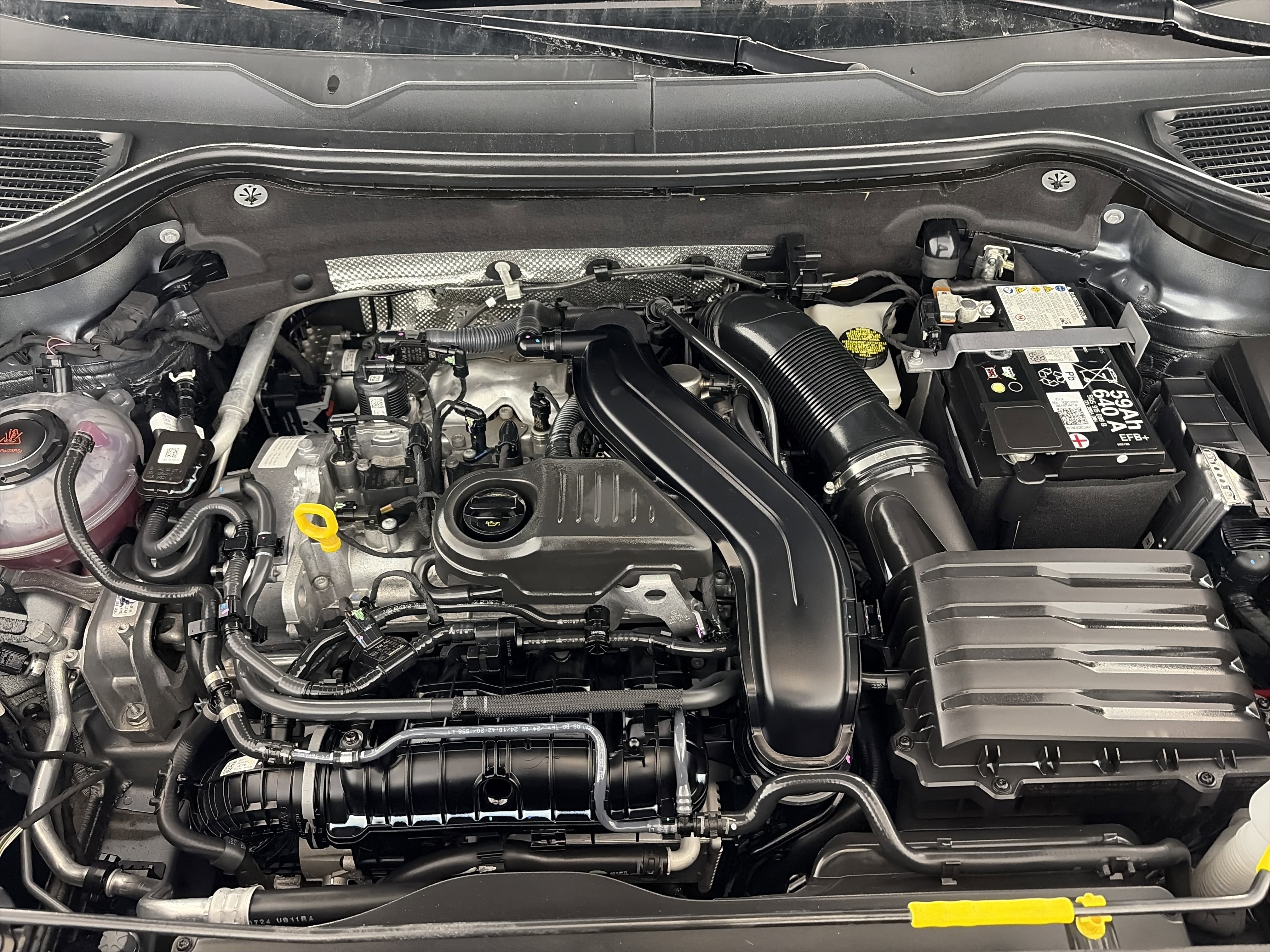 Used 2024 Volkswagen Taos SE image 11