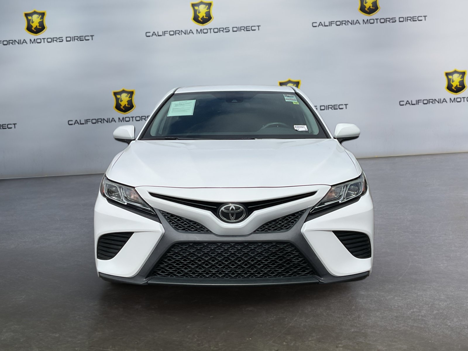 Used 2019 Toyota Camry SE FWD image 2