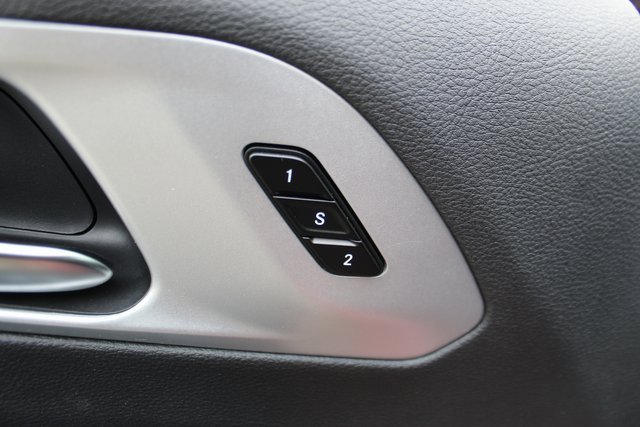 Used 2025 Chrysler Pacifica Limited image 11