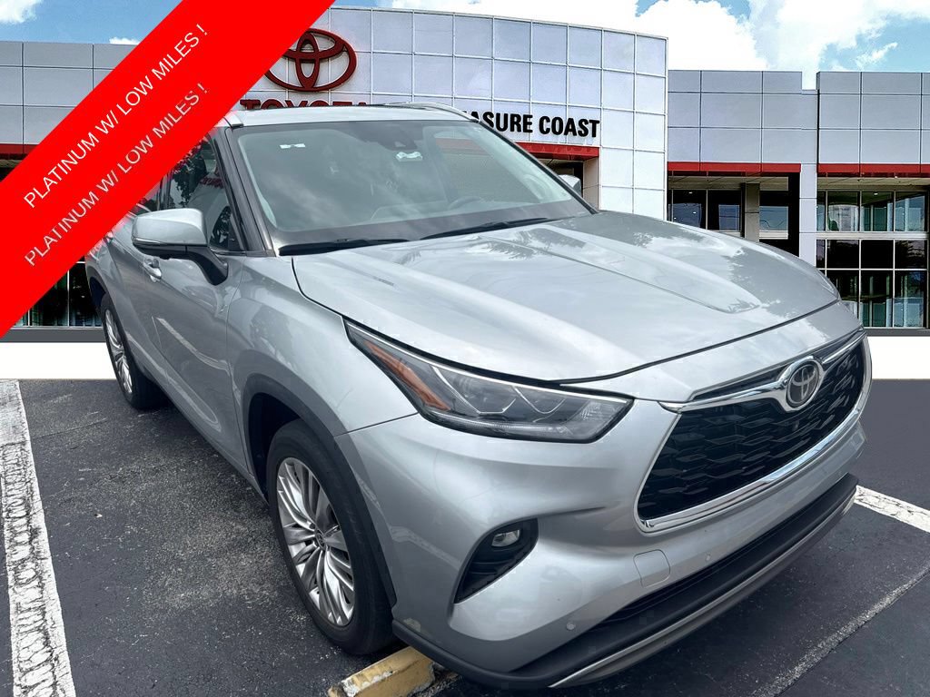 Used 2023 Toyota Highlander Platinum FWD image 1