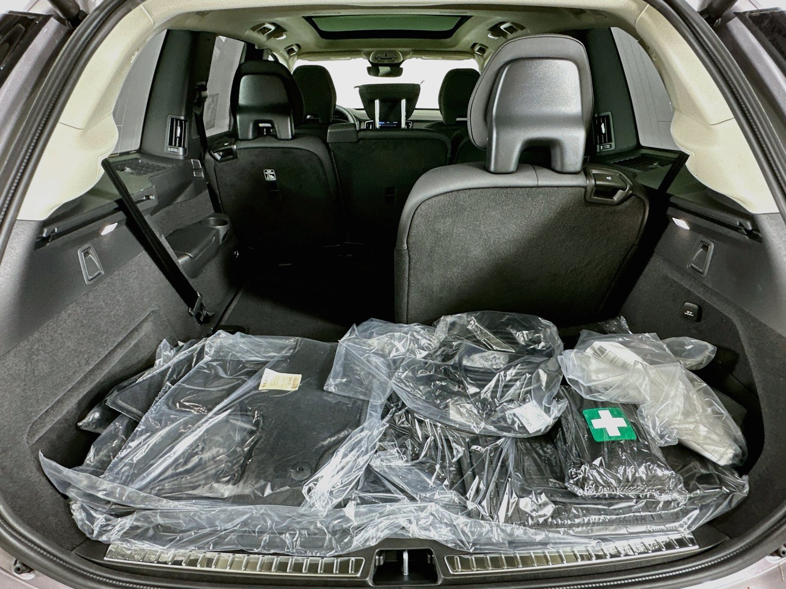 New 2026 Volvo XC90 T8 Plus w/ Protection Package Premier AWD/4WD image 38