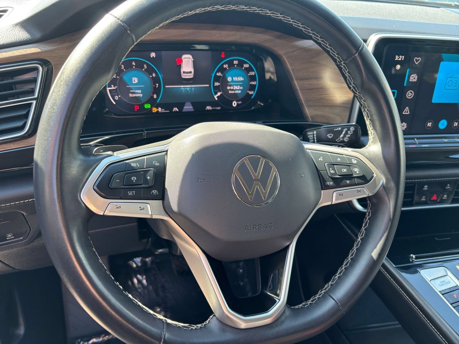 Used 2024 Volkswagen Atlas SE AWD/4WD image 29