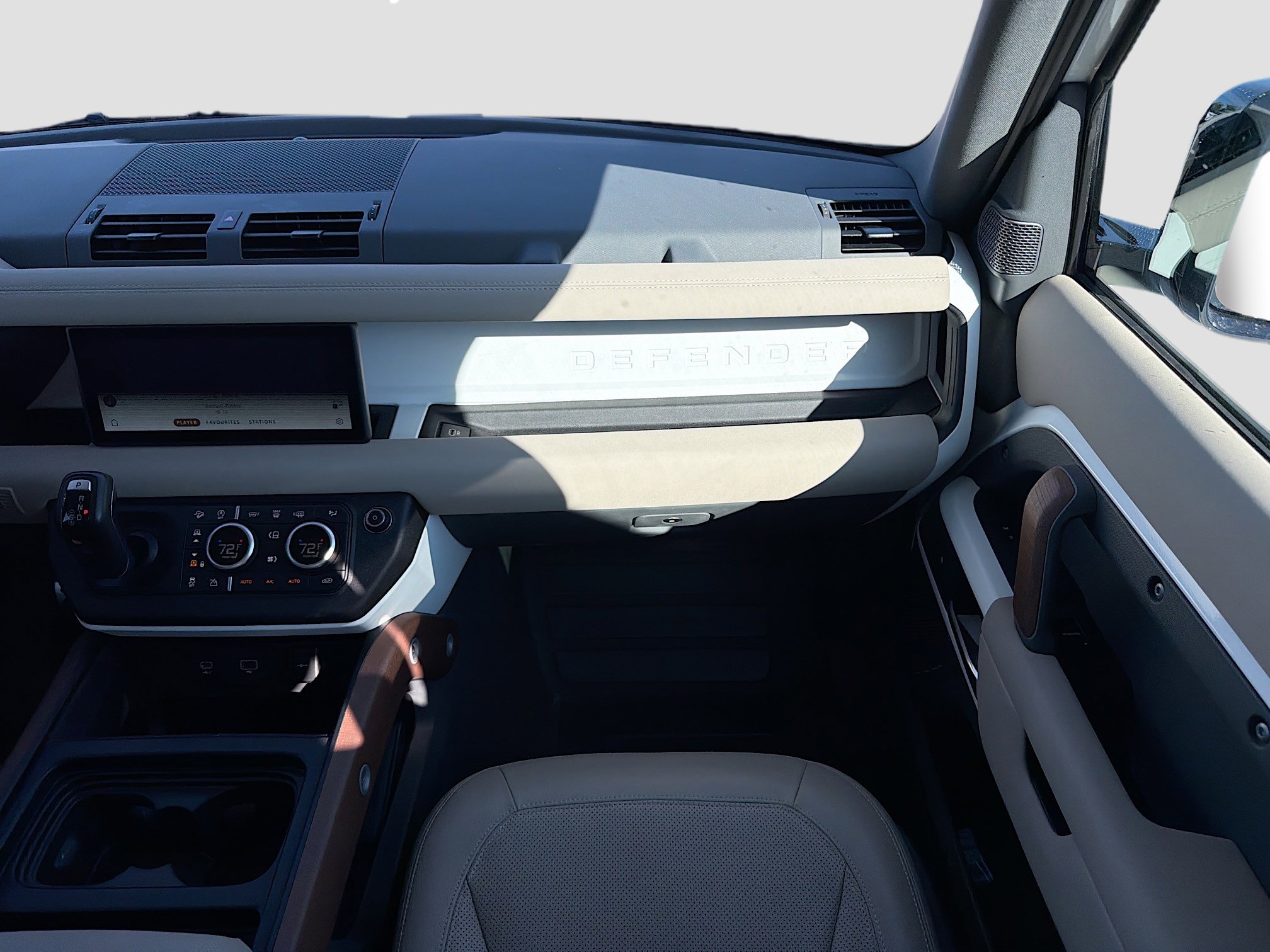 Used 2022 Land Rover Defender 110 SE image 18