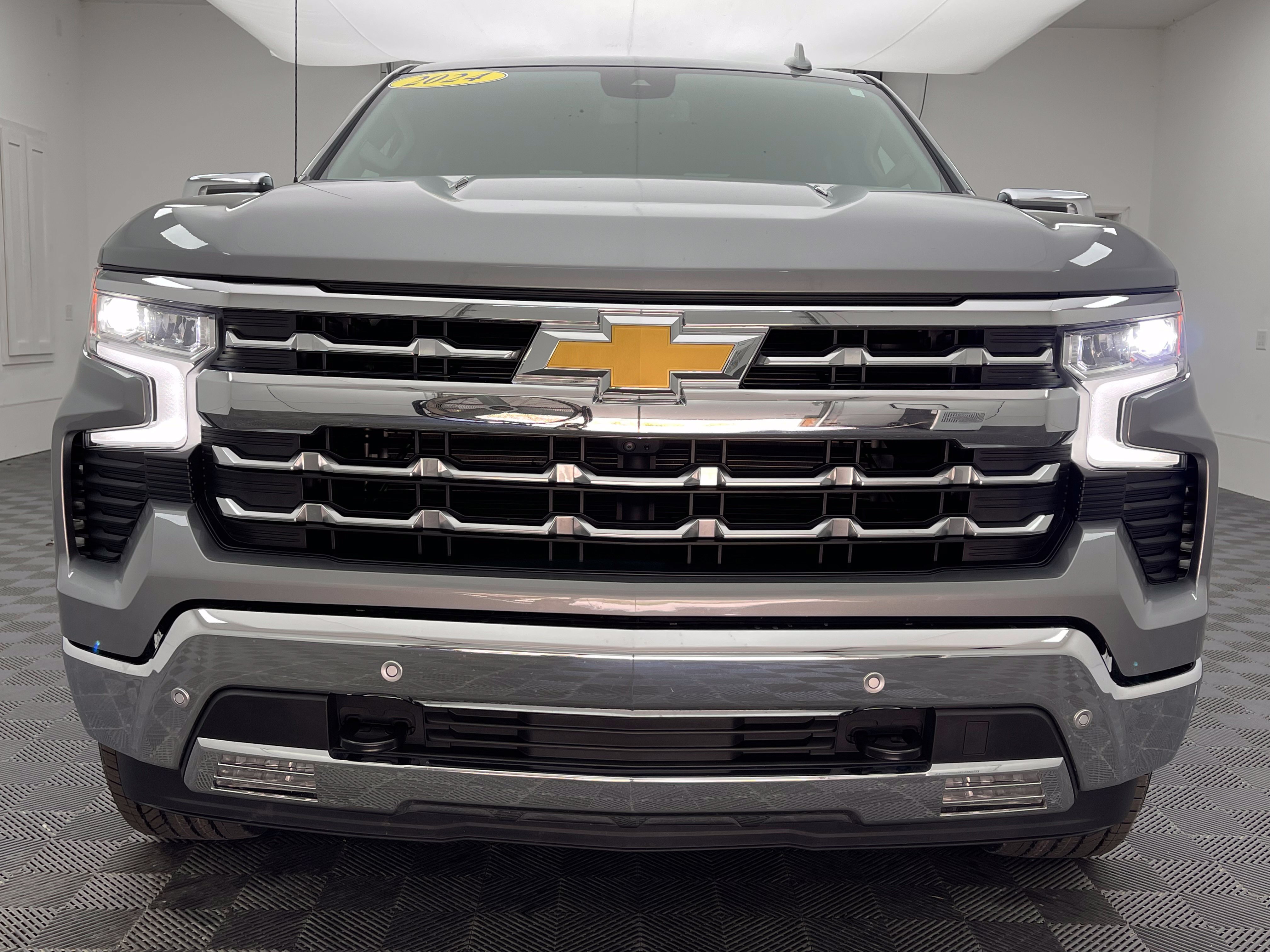 Used 2024 Chevrolet Silverado 1500 LTZ w/ LTZ Convenience Package II AWD/4WD image 13