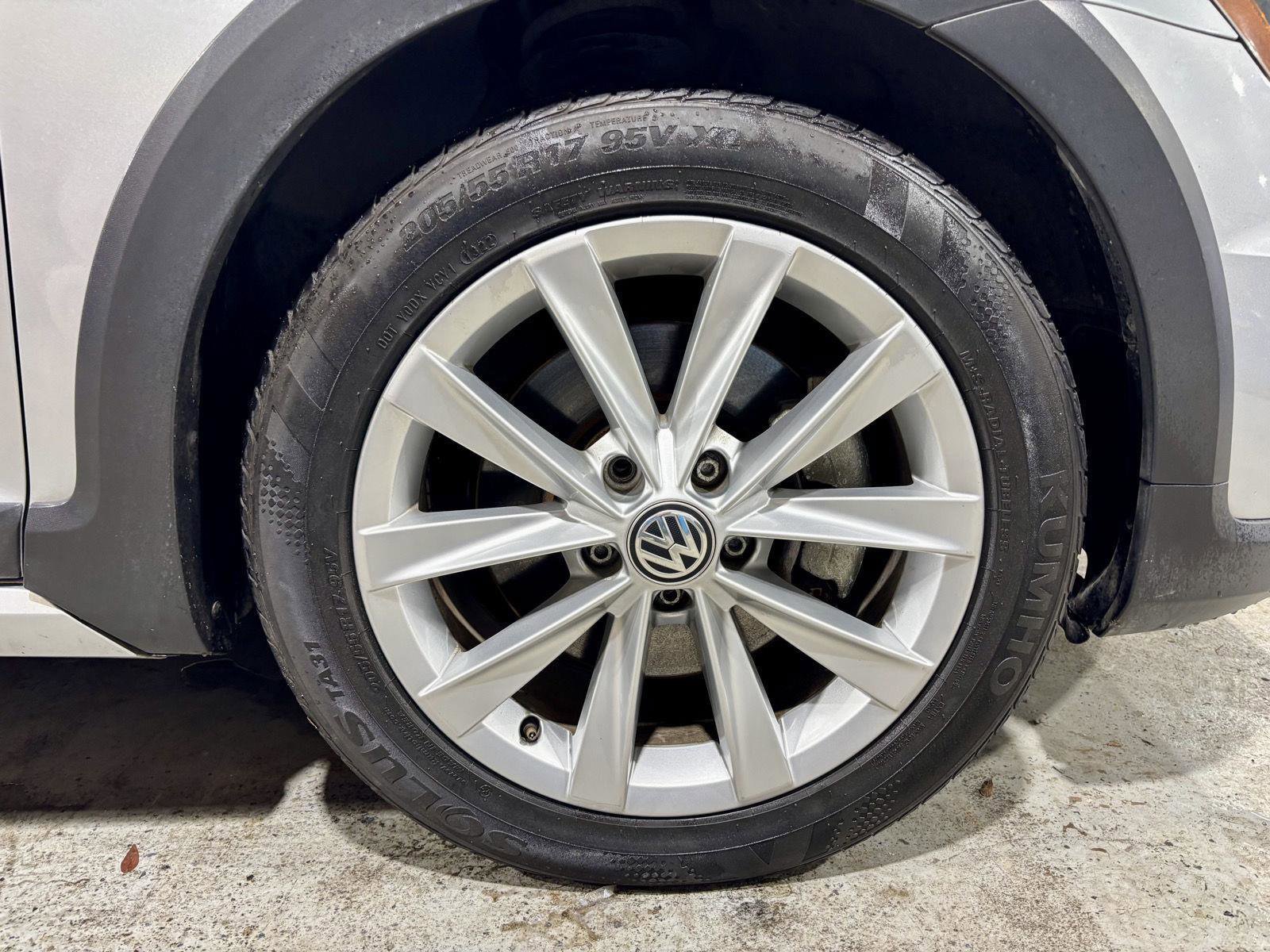 Used 2017 Volkswagen Golf Alltrack SE image 39
