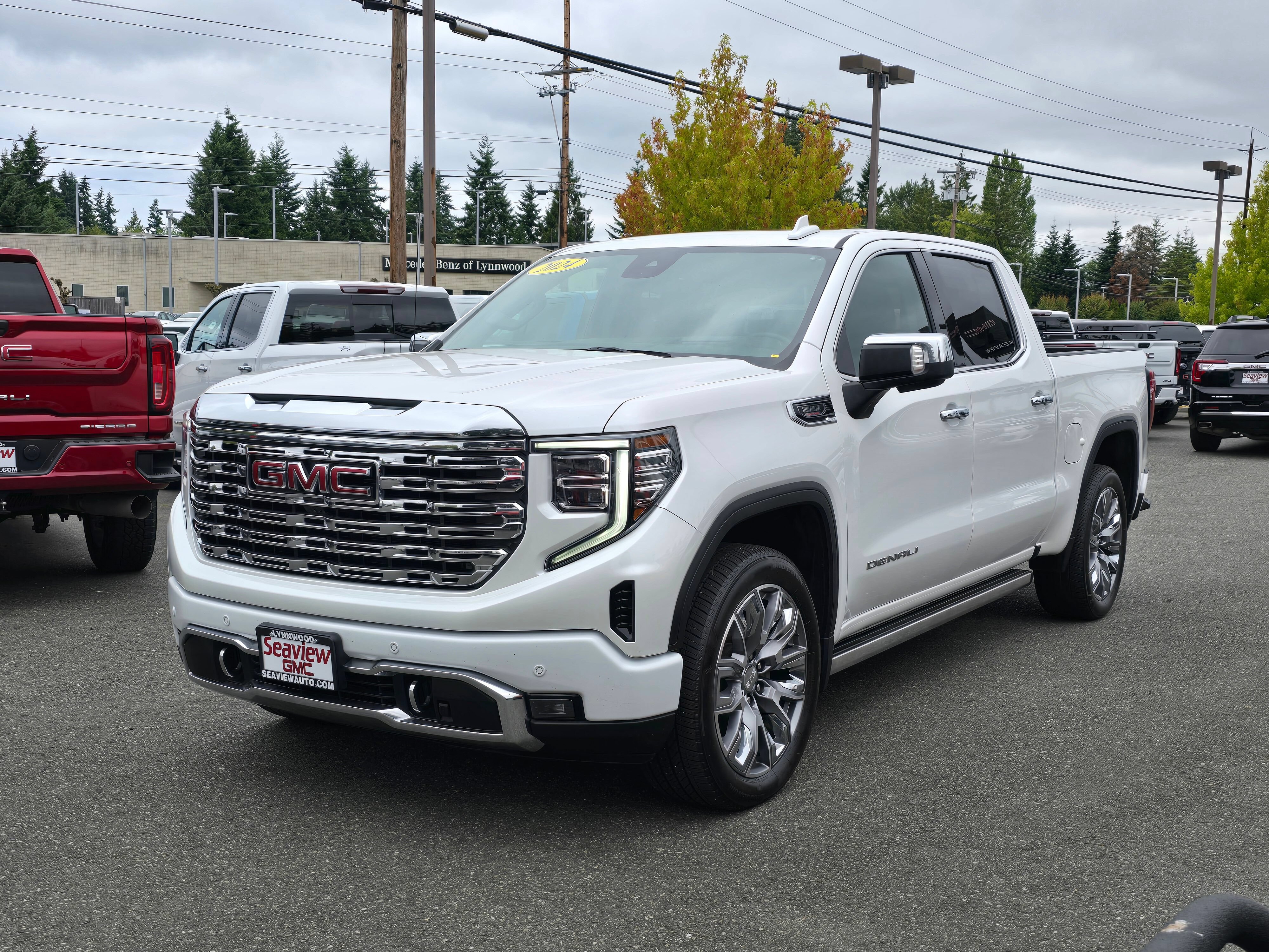 Used 2024 GMC Sierra 1500 Denali w/ Denali Reserve Package AWD/4WD image 3