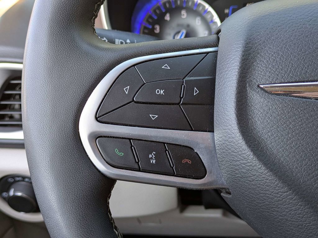 Used 2023 Chrysler Voyager LX image 27