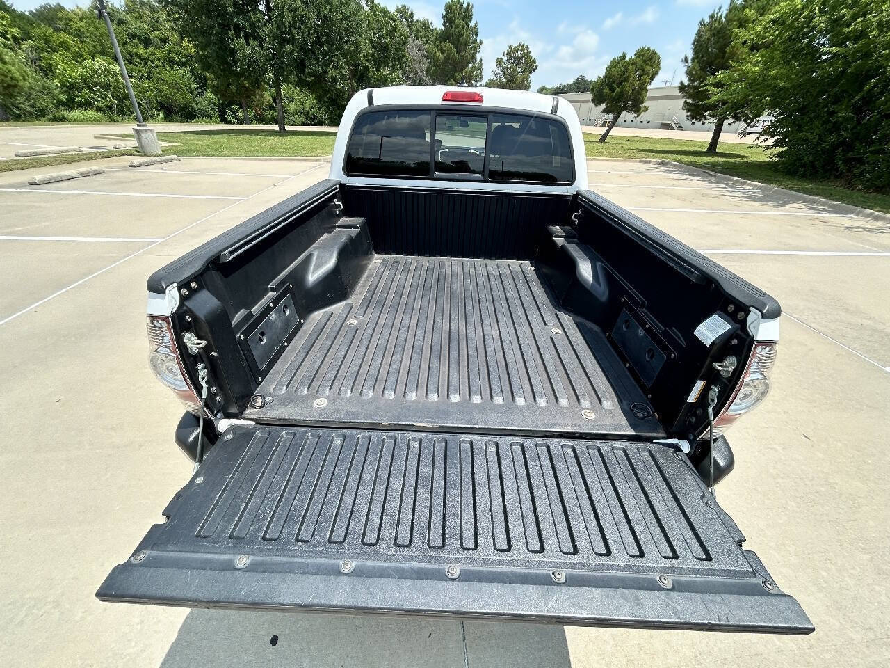 Used 2015 Toyota Tacoma PreRunner w/ SR5 Package RWD image 9
