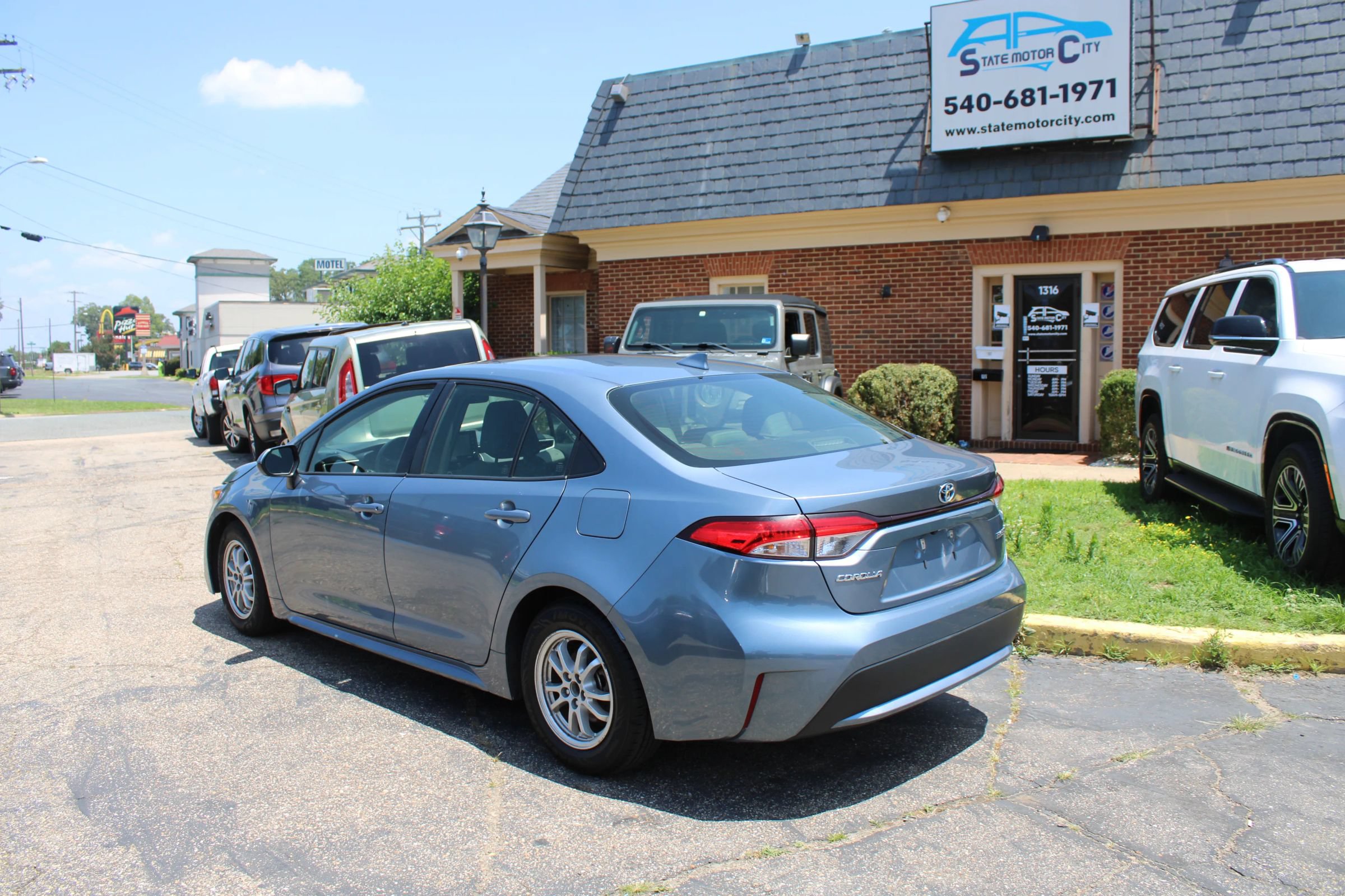 Used 2022 Toyota Corolla LE FWD image 6