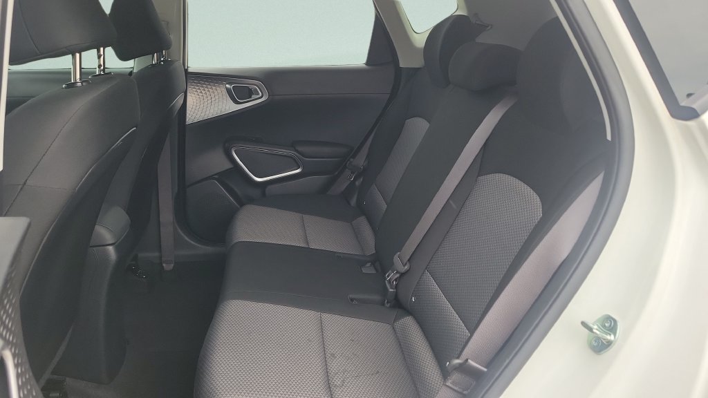 Used 2025 Kia Soul LX FWD image 10