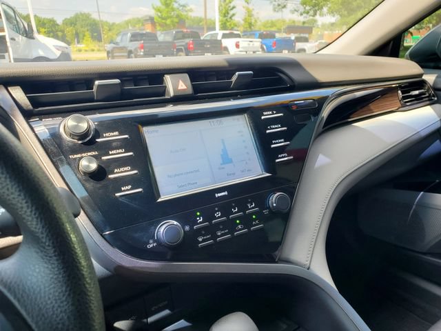 Used 2020 Toyota Camry LE FWD image 23