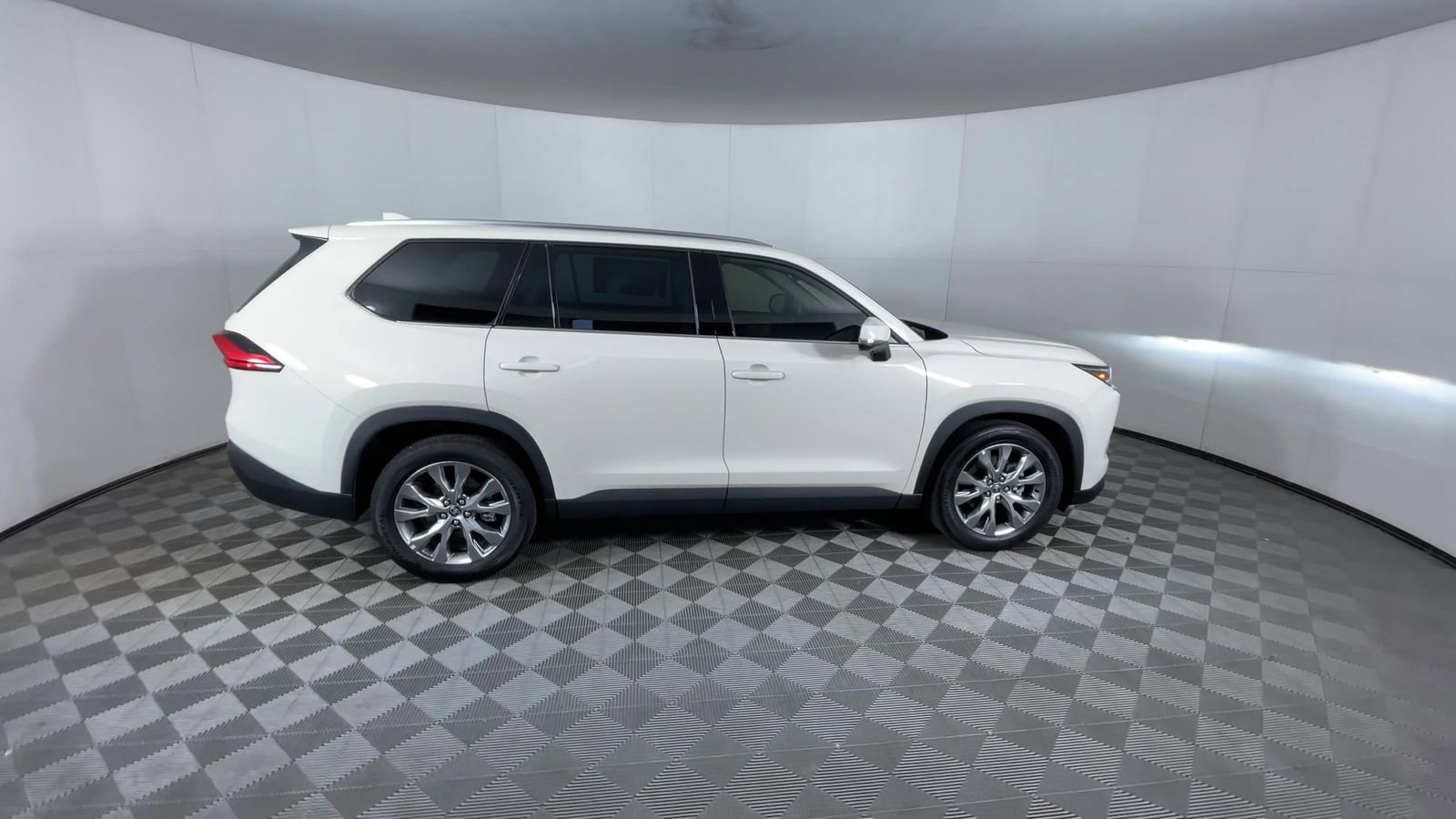 Used 2024 Toyota Grand Highlander AWD image 9
