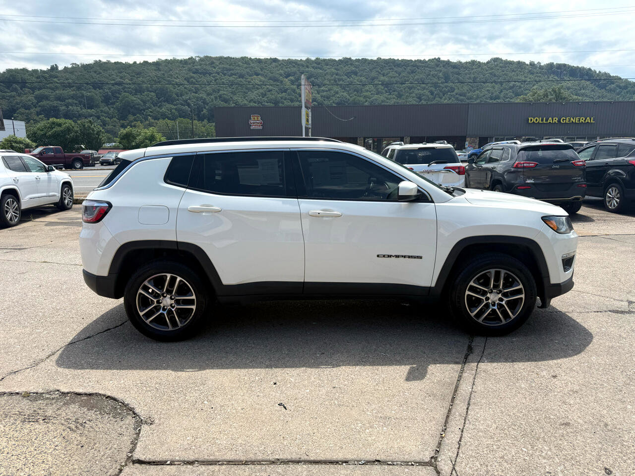 Used 2017 Jeep Compass Latitude w/ Popular Equipment Group image 11