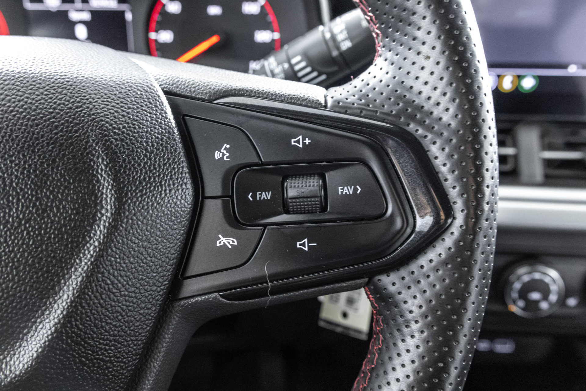 Used 2024 Chevrolet Trax RS w/ Driver Confidence Package FWD image 26