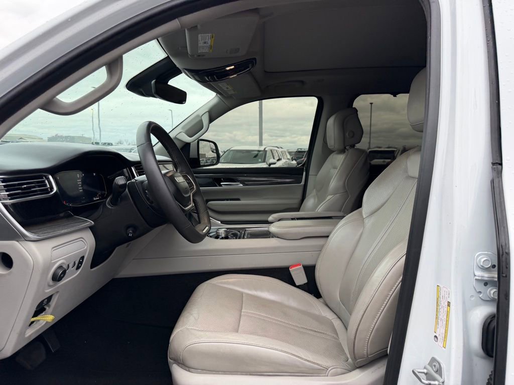 Used 2022 Jeep Wagoneer Series III w/ Premium Group I image 12