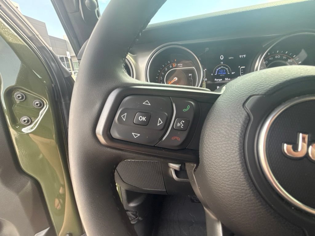 Used 2023 Jeep Gladiator Sport AWD/4WD image 16