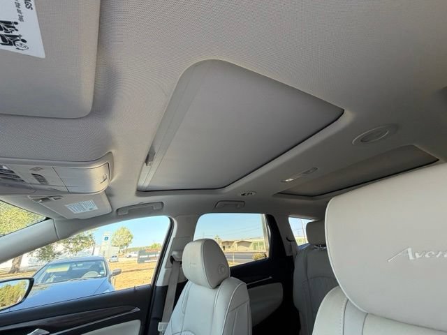 Used 2022 Buick Enclave Avenir w/ Avenir Technology Package FWD image 4