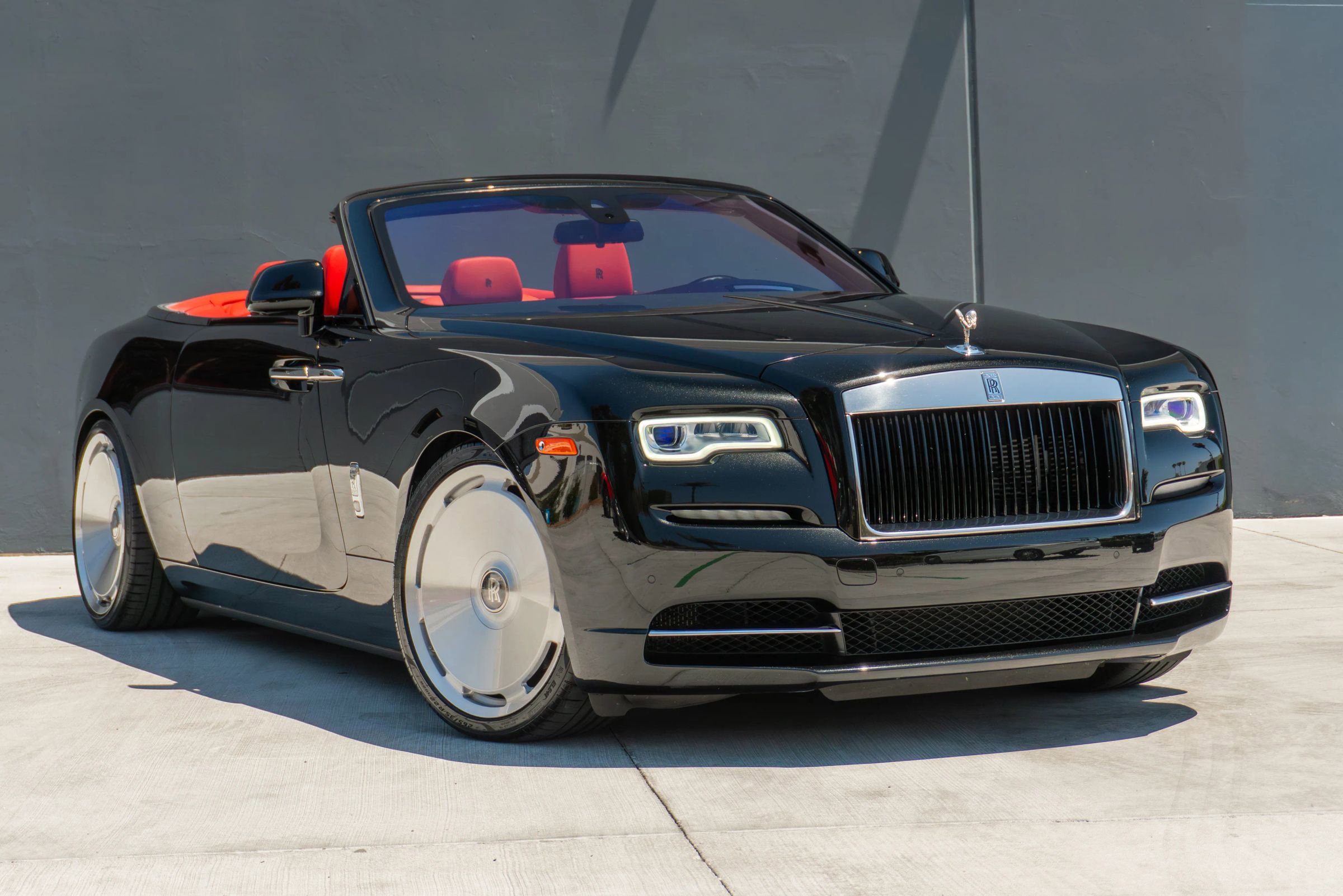 Used 2019 Rolls-Royce Dawn RWD image 6