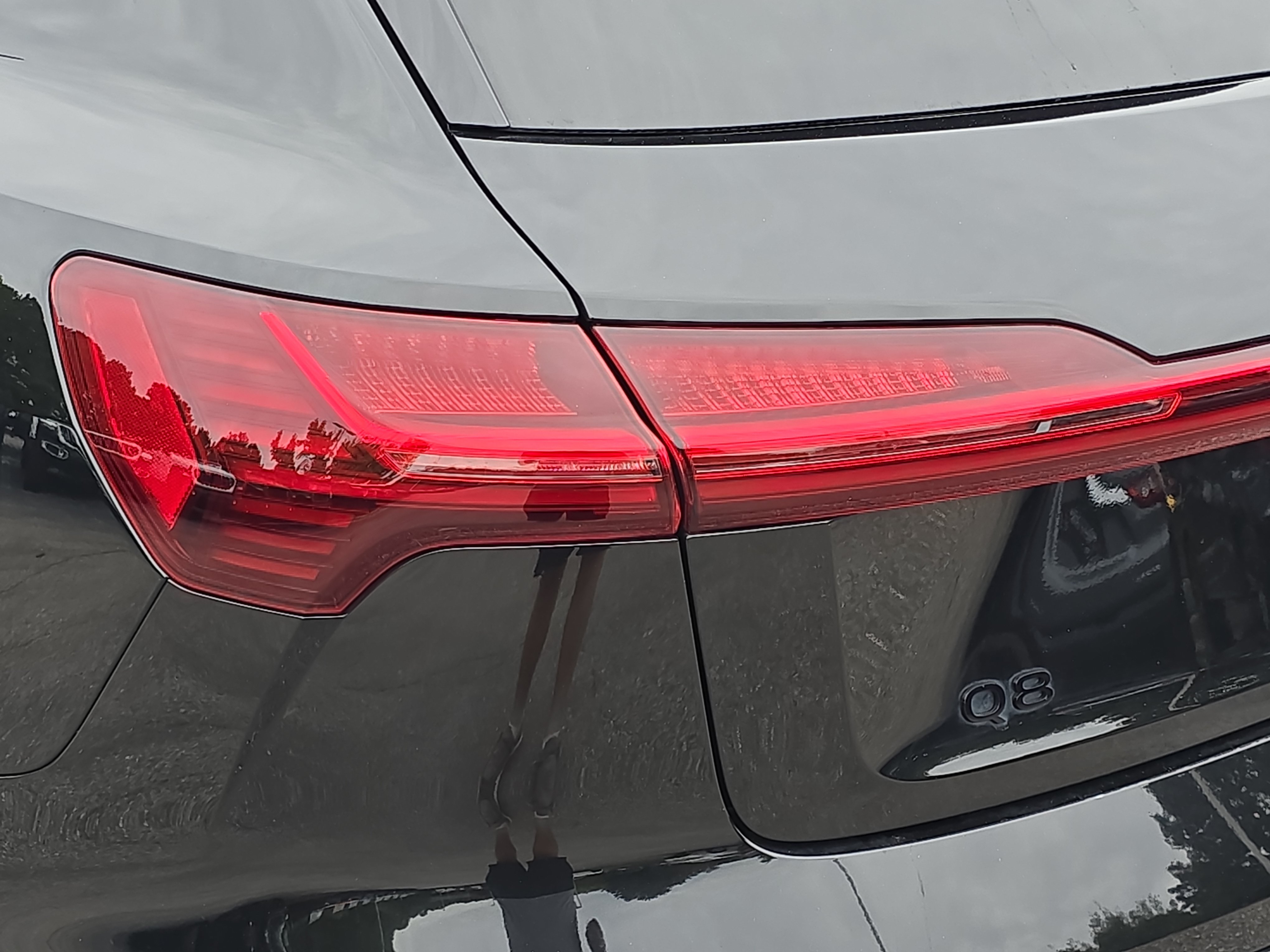 Used 2024 Audi Q8 e-tron Premium Plus AWD/4WD image 35