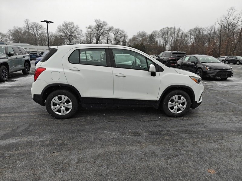 Used 2018 Chevrolet Trax LS image 2
