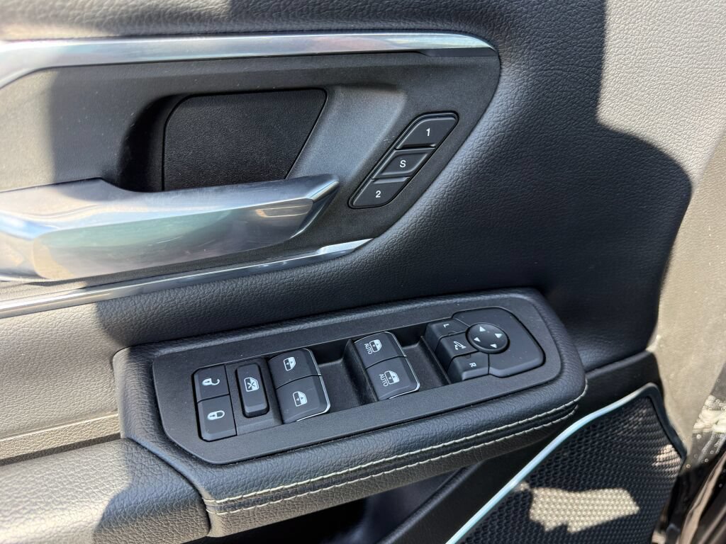 Used 2026 RAM 1500 Laramie AWD/4WD image 18