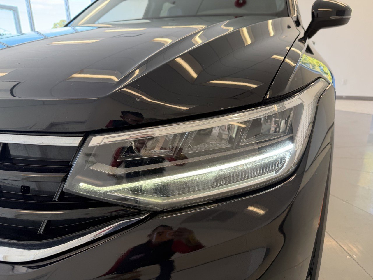 Used 2022 Volkswagen Tiguan SE R-Line AWD/4WD image 46