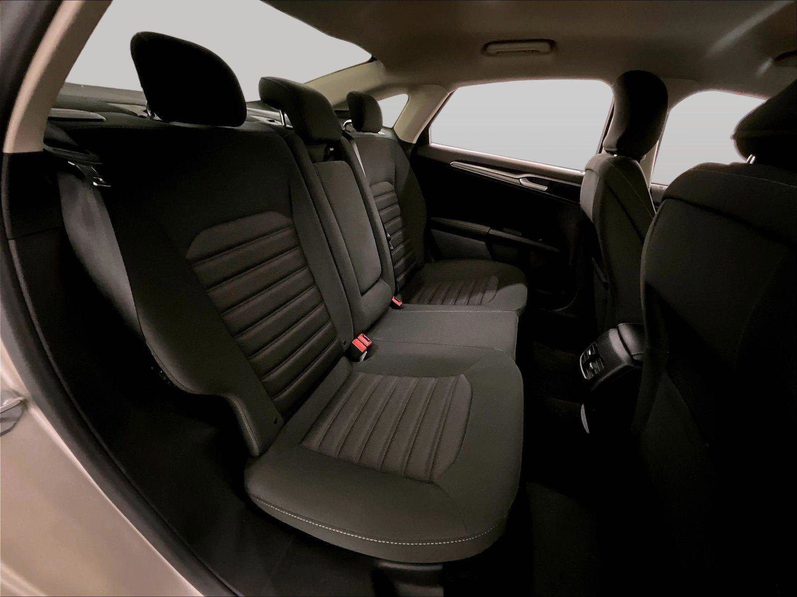 Used 2018 Ford Fusion SE w/ Fusion SE Technology Package image 26