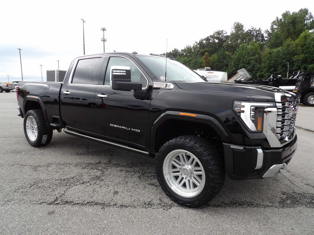 Used 2025 GMC Sierra 3500 Denali w/ Denali Reserve Package AWD/4WD image 10