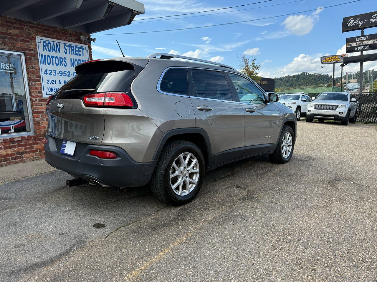 Used 2017 Jeep Cherokee Latitude w/ Safety/Convenience Group image 4