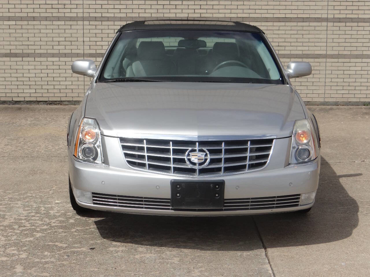 Used 2007 Cadillac DTS Luxury I w/ Sun And Sound Package FWD image 2