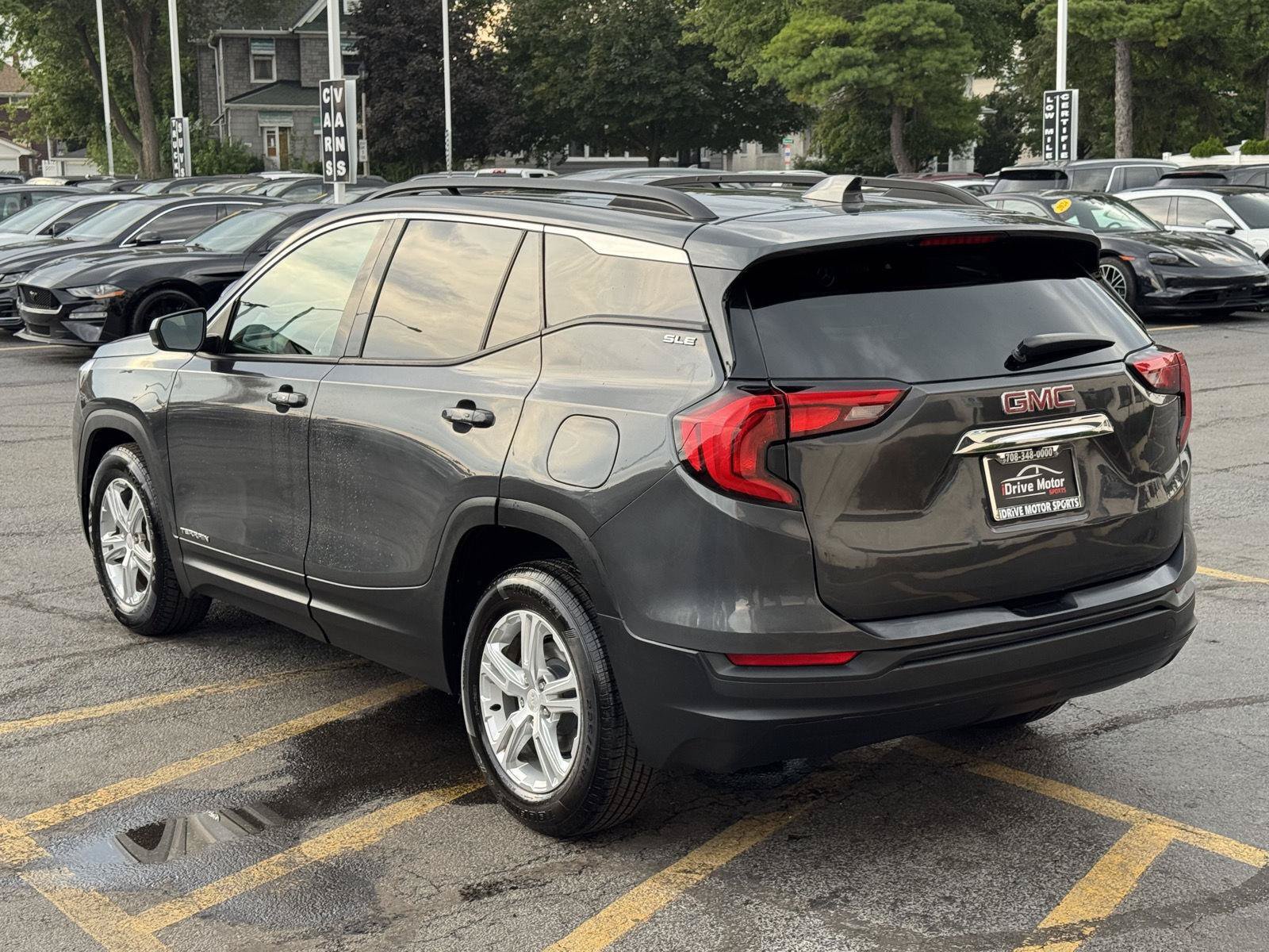 Used 2019 GMC Terrain SLE w/ Driver Convenience Package FWD image 9