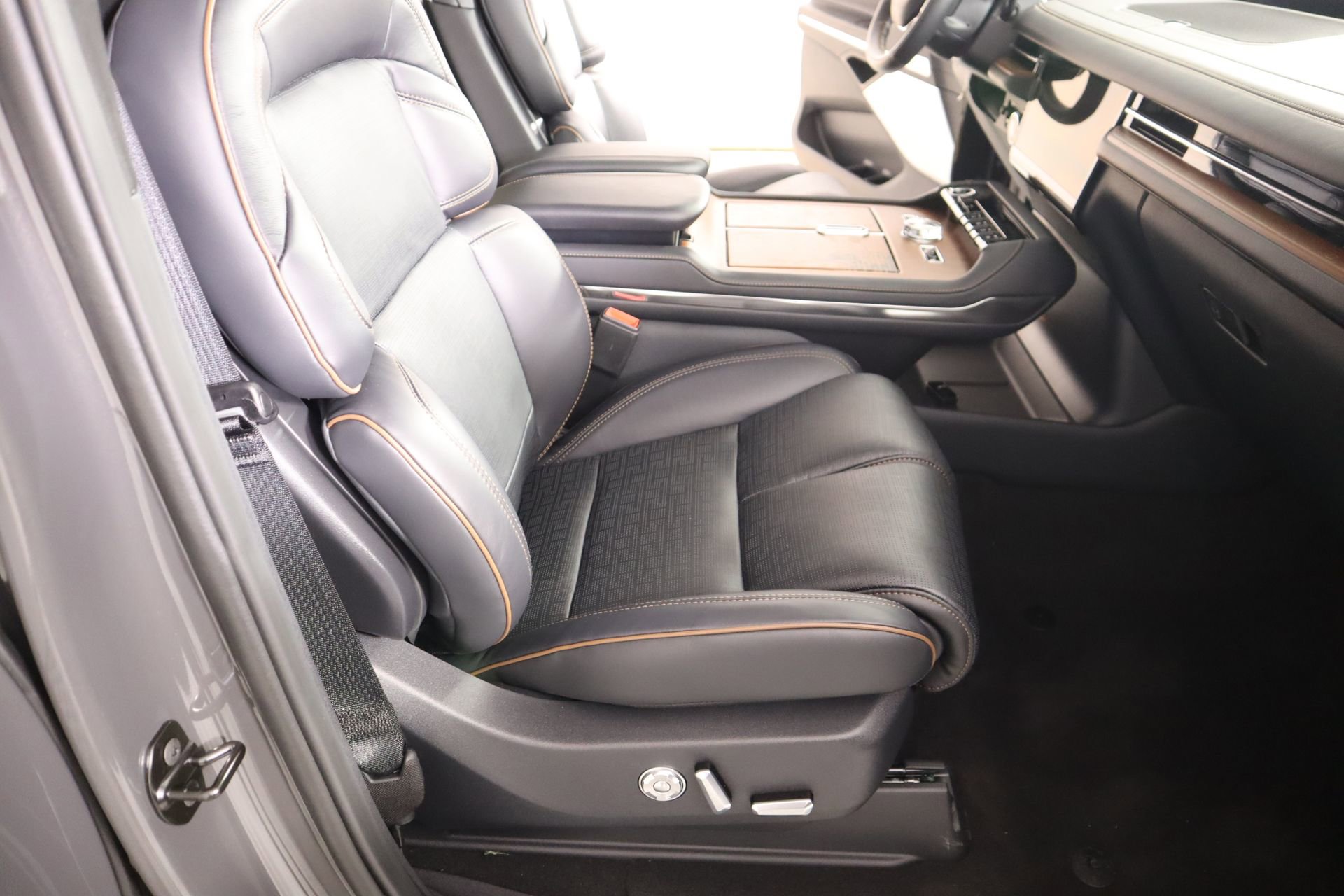 New 2026 Lincoln Navigator Black Label image 15